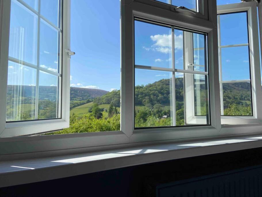Couples Getaway, With Mountain Views/Dog Friendly Villa Crickhowell Exteriör bild