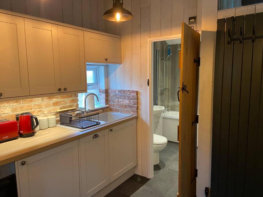 Couples Getaway, With Mountain Views/Dog Friendly Villa Crickhowell Exteriör bild