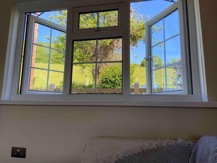 Couples Getaway, With Mountain Views/Dog Friendly Villa Crickhowell Exteriör bild